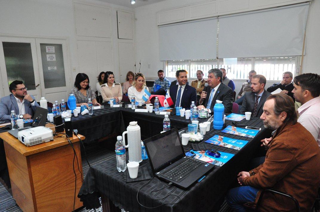 MESA DE TRABAJO EMBAJADOR DE PANAM&Aacute; EN QATAR
